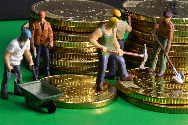 7月21日财经早餐：欧盟拟制定关税报复计划，避险需求支撑金价，贝森特力劝不要罢免鲍威尔